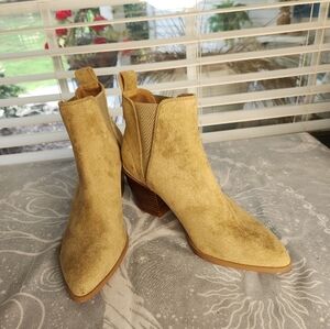 Women's KellParker Tan Booties Silver Tone Heel Trim‎  Size 7